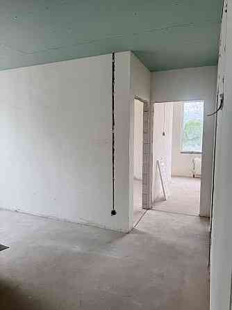 Зданий будинок, 3 пов. Зроблено оралення та світло Угорники