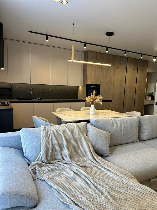 Продається 2 кімнатна квартира з ремонтом- 63 м2, Центральний Парк! Ірпінь - зображення 2