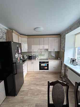 Продам затишну 2- кімнатну квартиру з меблями та технікою у новому буд Кам`янець-Подільський