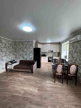 Продам затишну 2- кімнатну квартиру з меблями та технікою у новому буд Кам`янець-Подільський