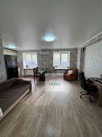 Продам затишну 2- кімнатну квартиру з меблями та технікою у новому буд Кам`янець-Подільський