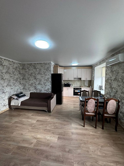 Продам затишну 2- кімнатну квартиру з меблями та технікою у новому буд Кам`янець-Подільський - зображення 2