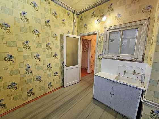 2 комн Сталинка Универмаг, возле ЗАГСа, напротив маг.Фуршет Кривий Ріг