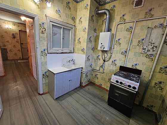 2 комн Сталинка Универмаг, возле ЗАГСа, напротив маг.Фуршет Кривий Ріг