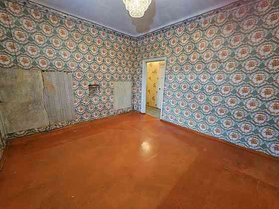 2 комн Сталинка Универмаг, возле ЗАГСа, напротив маг.Фуршет Кривий Ріг