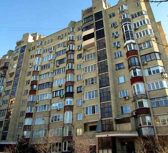 Видова простора квартира поруч з парком і метро , пров. Артилерійський Киев