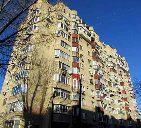 Видова простора квартира поруч з парком і метро , пров. Артилерійський Киев