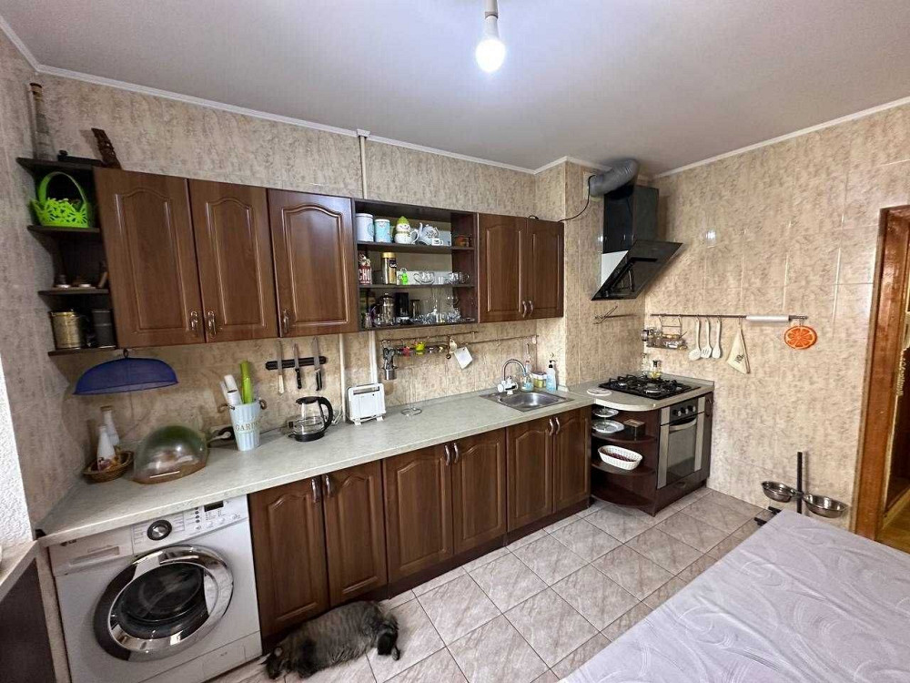 3 кімнати Чешка  невисокий поверх Одеса - зображення 1