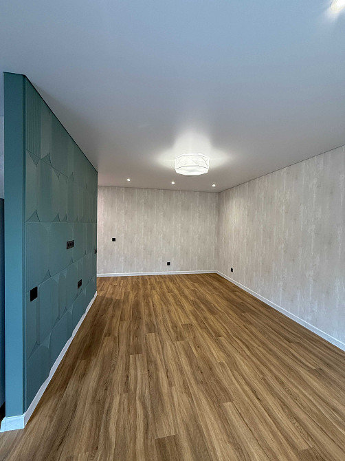 Стильна, світла однокімнатна квартира в тихому центрі міста Черкассы - изображение 3