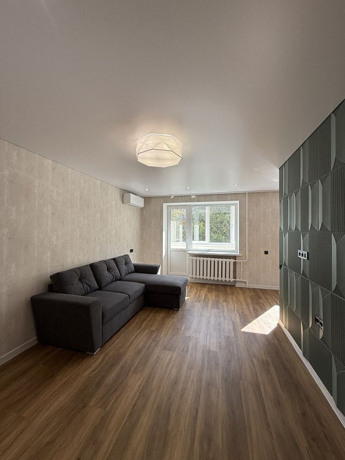 Стильна, світла однокімнатна квартира в тихому центрі міста Черкассы - изображение 1