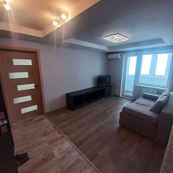 М."Вокзальна". Скрипника 7. Оренда 2-х кімнатної квартири з ремонтом. Киев