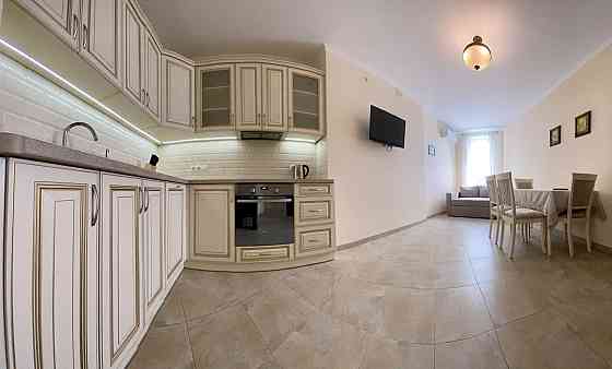 Глушкова 9в, 9 поверх, м. Іподром, 55м2, кухня-вітальня і спальня Киев