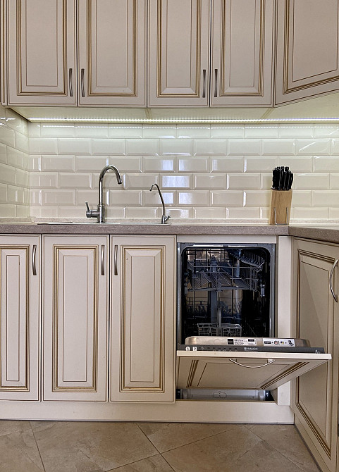 Глушкова 9в, 9 поверх, м. Іподром, 55м2, кухня-вітальня і спальня Киев - изображение 2