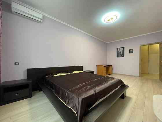 Оренда 1-кімн.кв. 58 м2, вул. Драгоманова, 40-Е Киев