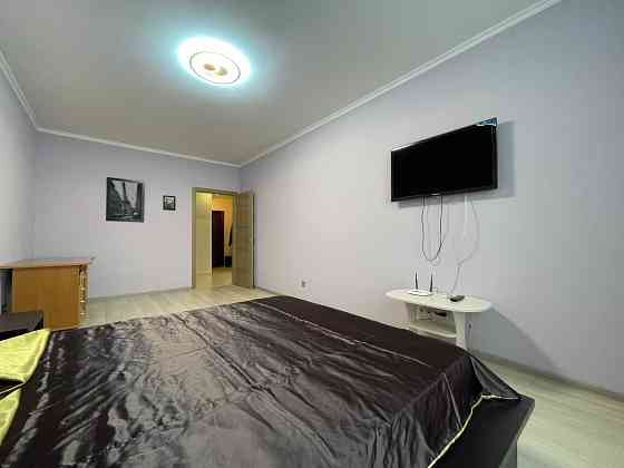 Оренда 1-кімн.кв. 58 м2, вул. Драгоманова, 40-Е Киев