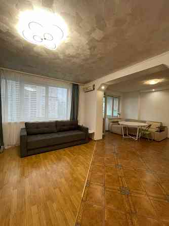 2 кім 77 мкв євроремонт вул Гришка Мих 9, смт Позняки Киев