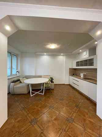 2 кім 77 мкв євроремонт вул Гришка Мих 9, смт Позняки Киев