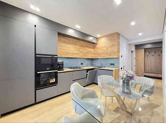 3-Кімнатна 92 кв.м. «На Щасливому» Нова! Сучасна! Якісний Ремонт! Рівне