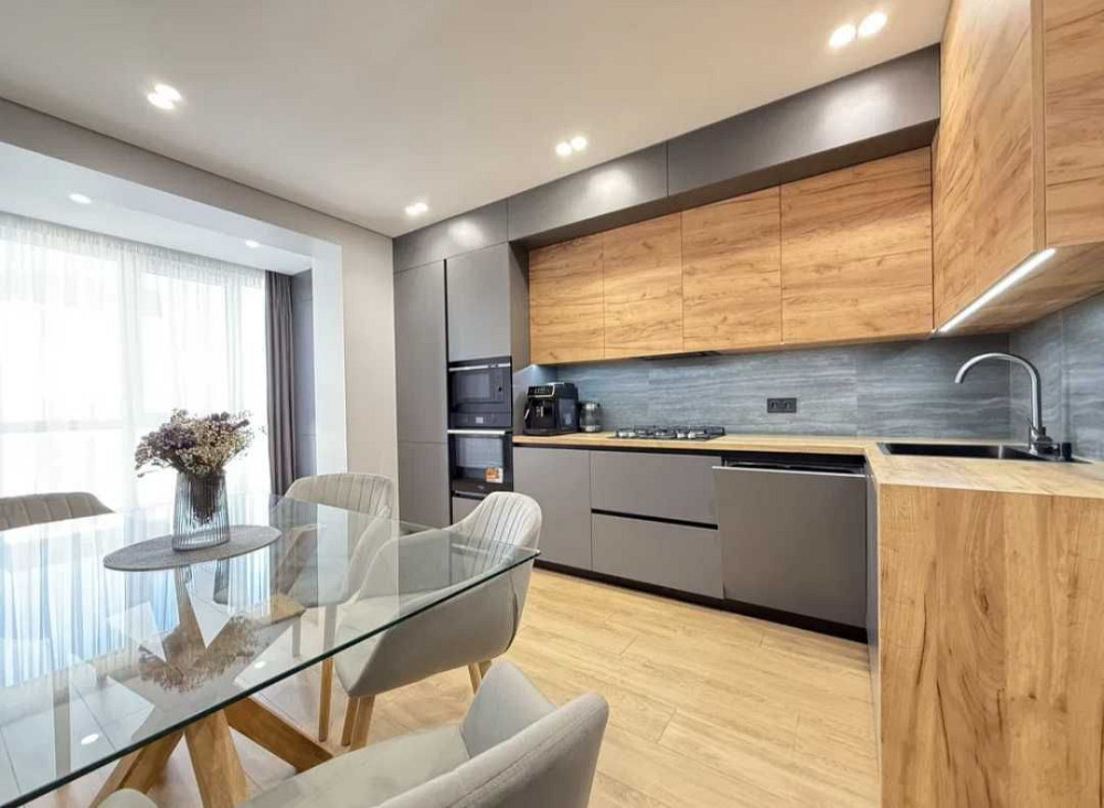 3-Кімнатна 92 кв.м. «На Щасливому» Нова! Сучасна! Якісний Ремонт! Рівне - зображення 2