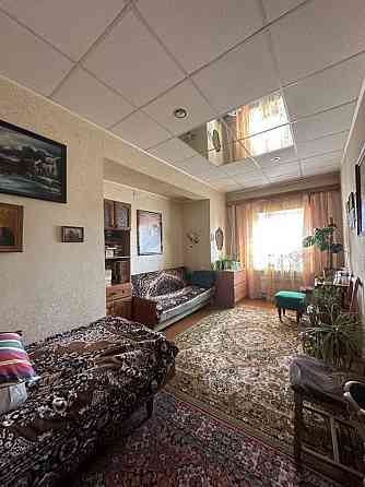 Продається трикімнатна квартира 