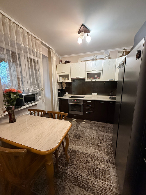 Продам евро 3к квартиру біля набережної Дніпра Киев - изображение 1