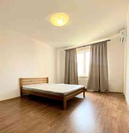 Здановської 85, 1 кімнатна 45м2, м. Іподром 10 хв пішки Киев