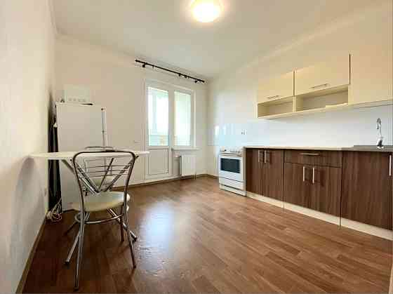 Здановської 85, 1 кімнатна 45м2, м. Іподром 10 хв пішки Киев