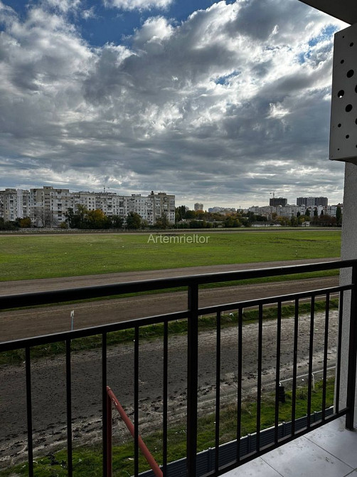 2 комнатная квартира Кадорр Сити 63 Жемчужина Краснова вид на ипподром Одеса - зображення 2