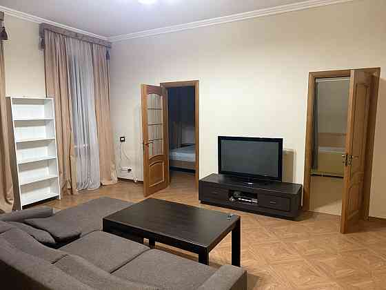 Простора однокімнатна квартира в центрі міста на Великій Васильківські Київ