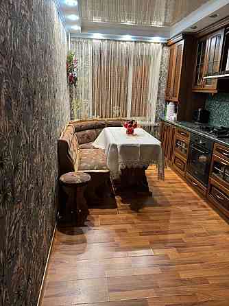 АН продам трехкомнатную квартиру в центре Павлоград