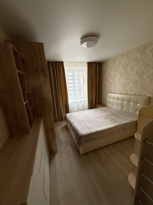 Велика олнокімнатна квартира в ЖК Фаворит, газ, парк Правика/Дубки Ирпень - изображение 1