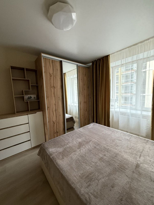 Велика олнокімнатна квартира в ЖК Фаворит, газ, парк Правика/Дубки Ирпень - изображение 4