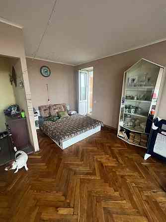 Продам 1-кімнатну квартиру вул. Алматинська 34 Київ