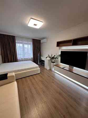 Світла та затишна 3-кімнатна квартира вул. Драгоманова 12-А. Київ