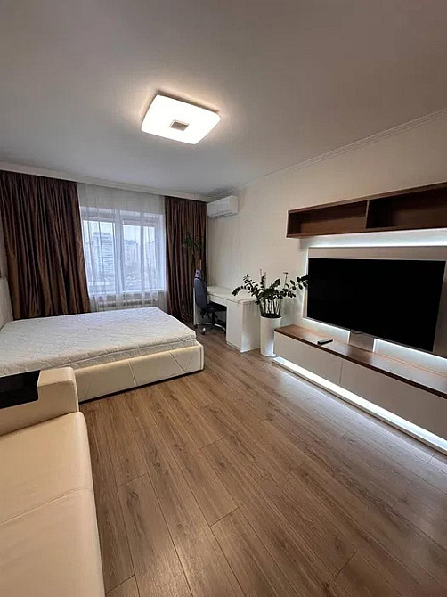 Світла та затишна 3-кімнатна квартира вул. Драгоманова 12-А. Київ - зображення 1