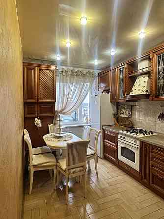 Продаж просторої квартири в центрі міста Васильківське