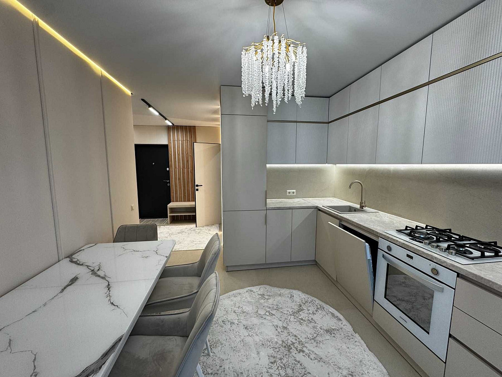 Продам квартиру з дизайнерським ремонтом у ЖК Famaly Plaza Івано-Франківськ - зображення 1