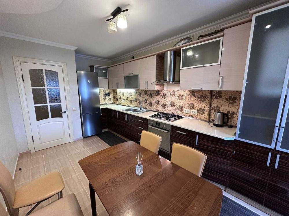 Затишна квартира з меблями, технікою та чудовою інфраструктурою Івано-Франківськ - зображення 1