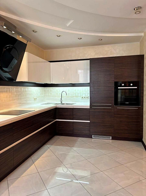 Простора та світла 4-к квартира вид на Дніпро вул. Дніпроська наб. 19 Київ - зображення 3