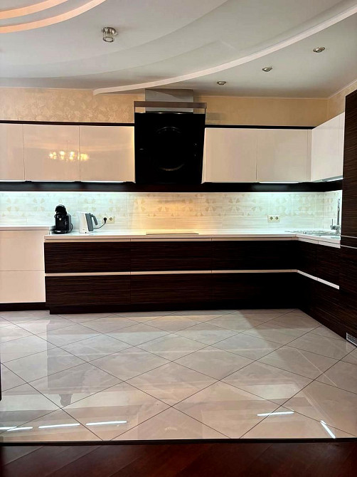 Простора та світла 4-к квартира вид на Дніпро вул. Дніпроська наб. 19 Київ - зображення 2