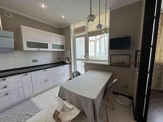 Вид на Дніпро!  Простора та затишна 2-к квартира Миколи Бажана  8-Б Київ