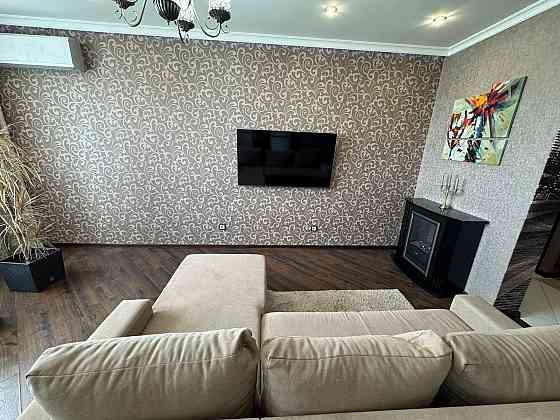 Вид на Дніпро!  Простора та затишна 2-к квартира Миколи Бажана  8-Б Київ