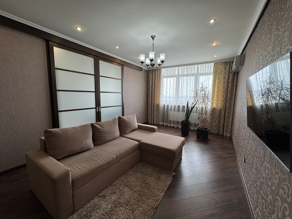 Вид на Дніпро!  Простора та затишна 2-к квартира Миколи Бажана  8-Б Київ - зображення 1