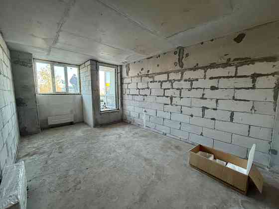 Продаж квартири з власним двориком поруч озером, мінімальне оформлення Гостомель