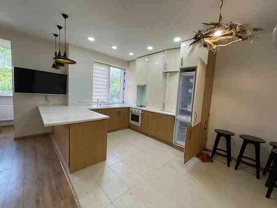 Велика Двух кімнатна квартира Центр Ірпінь Ірпінь