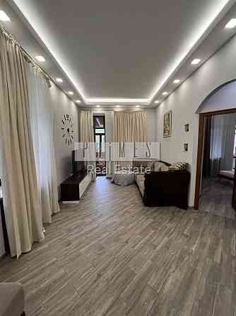 Продаж квартири 3 кімнати Богдана Хмельницького 87м2 Київ