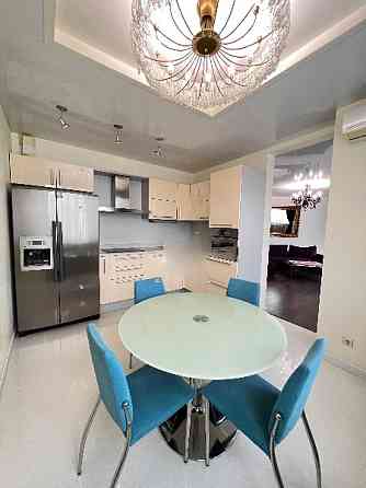 Стильна 2-кімнатна квартира 85 м² з якісним ремонтом вул. М. Гришка 9 Київ