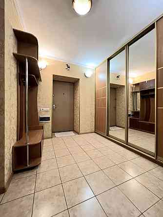 Науки 16, 2 пов, м. Деміївська 10хв пішки, 2 кімнатна Київ