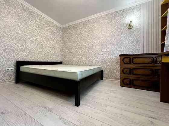 Науки 16, 2 пов, м. Деміївська 10хв пішки, 2 кімнатна Київ