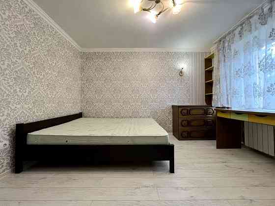 Науки 16, 2 пов, м. Деміївська 10хв пішки, 2 кімнатна Київ